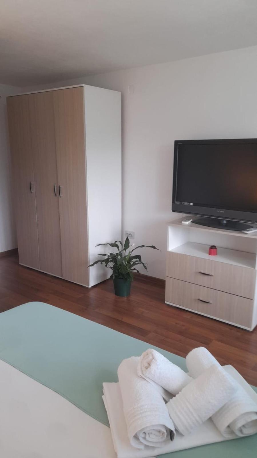 Casa Elena Eselnita Ξενοδοχείο Εξωτερικό φωτογραφία